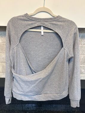 Fabletics Women's S Small Open Back Solid Grey Athletic Yoga Sweatshirt EUC